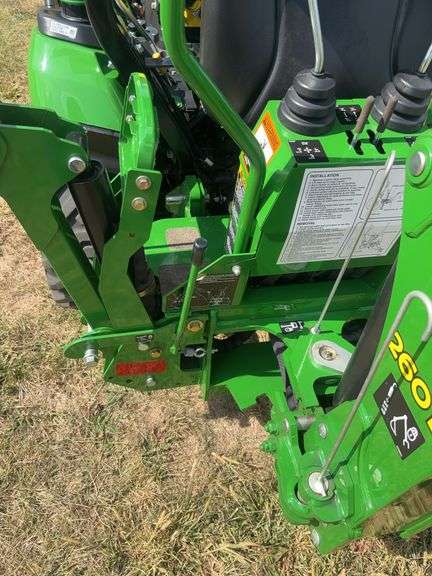 John Deere 1025 R Tractor , (Only 90 Hours ) Sharp Unit !!