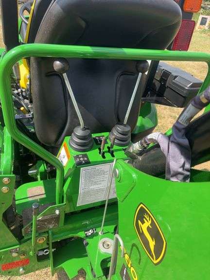 John Deere 1025 R Tractor , (Only 90 Hours ) Sharp Unit !!