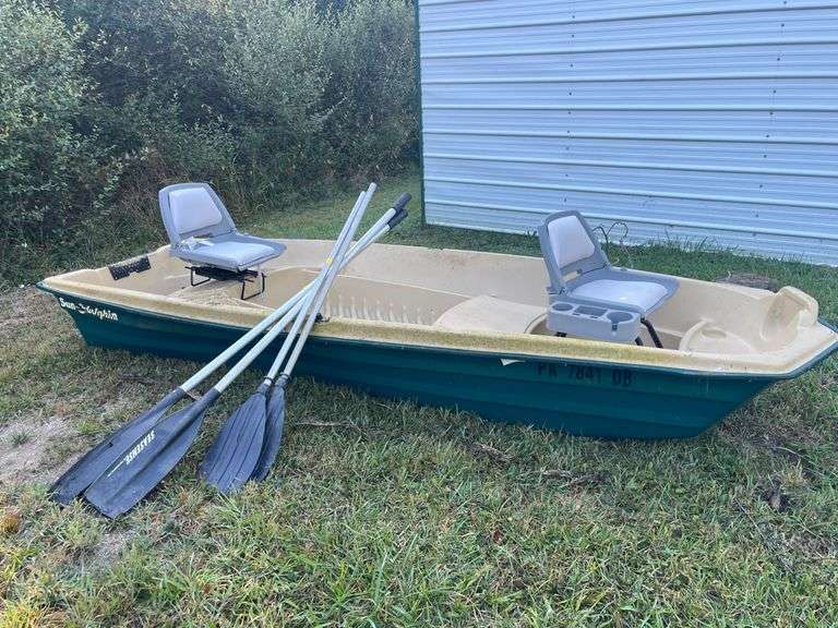 12' 2009 Sun Dolphin Boat with 2 Seats and Oars Vin# JOK01726B909 WITH TITLE