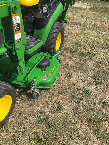 John Deere 1025 R Tractor , (Only 90 Hours ) Sharp Unit !!