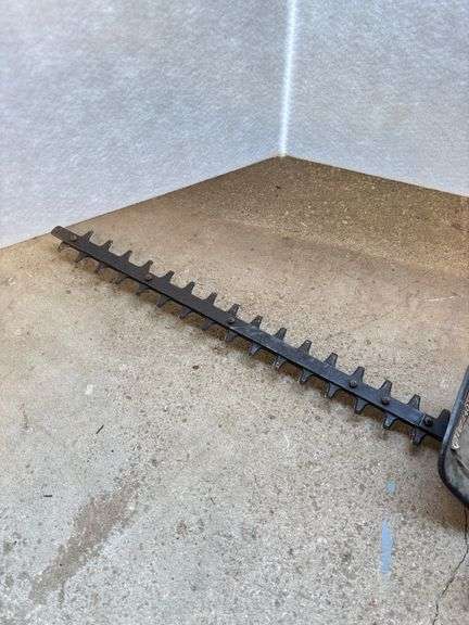 Red Max Gas Hedge Trimmer
