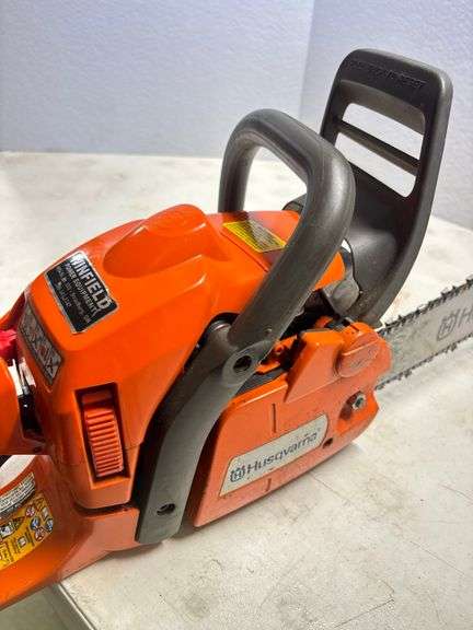 Husqvarna 435 Chainsaw ,X-Torq , (clean)w/Case