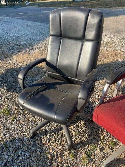 (3) office swivel chairs
