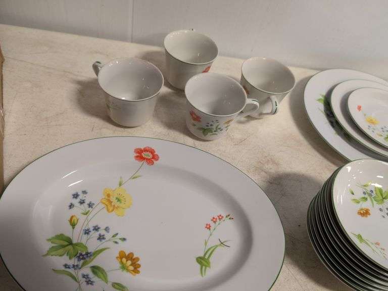 Matching flower dish set - see photos