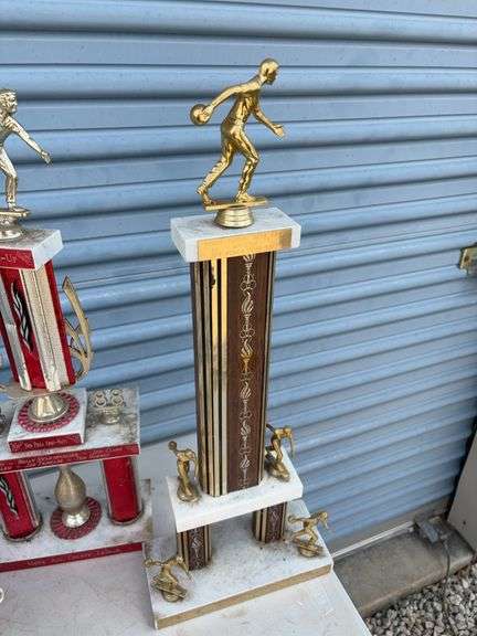 Mugs, mini teapots and misc. trophies