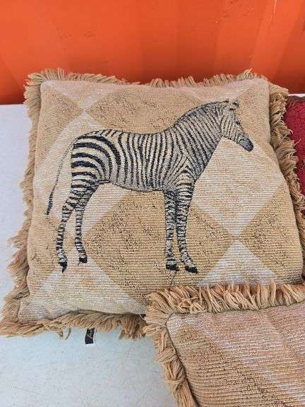 LOT OF ANIMAL PILLOWS