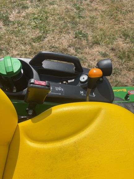 John Deere 1025 R Tractor , (Only 90 Hours ) Sharp Unit !!