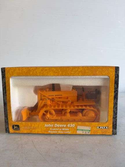 John Deere 430 crawler with blade - 1/16 scale, dirty