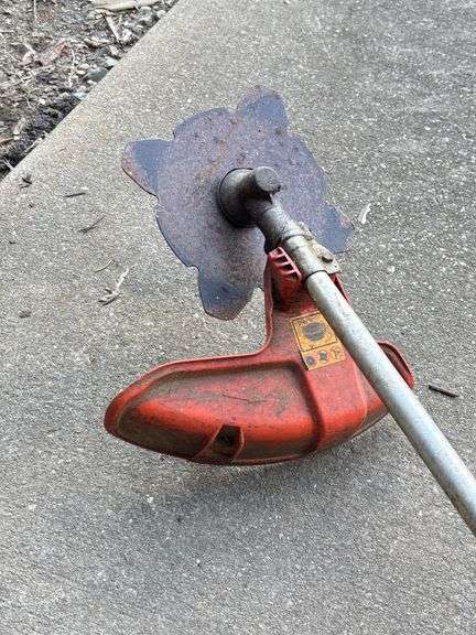 Husqvarna 224L Gas Trimmer w/Steel Blade