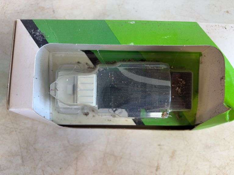 John Deere model milk tanker & John Deere model implement hauling flatbed - 1/64 scale, dirty