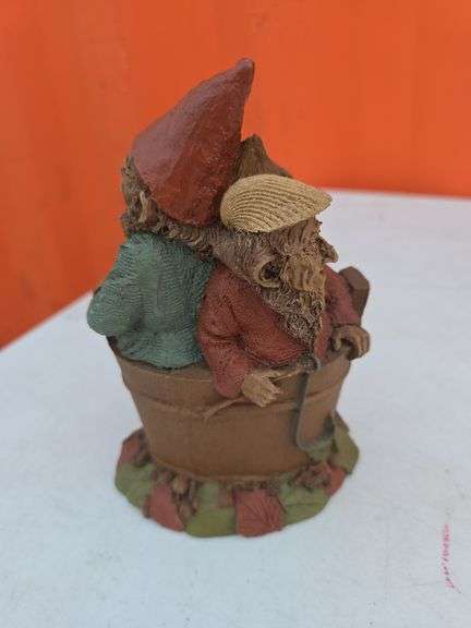 TOM CLARK 1983 BUTCH WICK AND BISCUIT FIGURINE