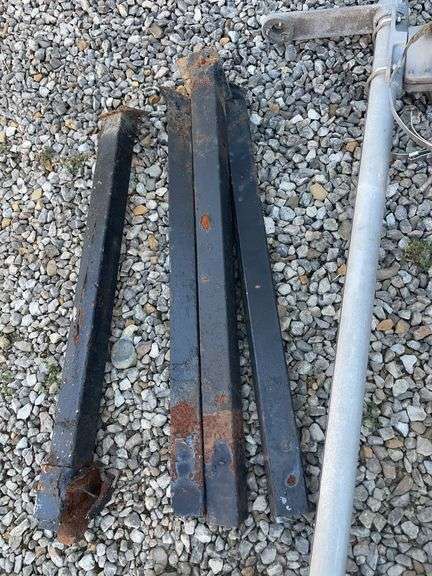 Parking meter stands and (4) legs