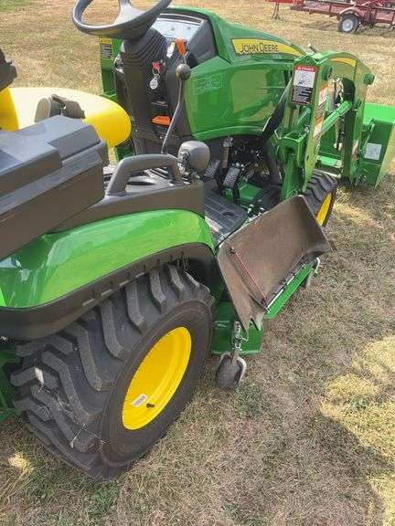John Deere 1025 R Tractor , (Only 90 Hours ) Sharp Unit !!