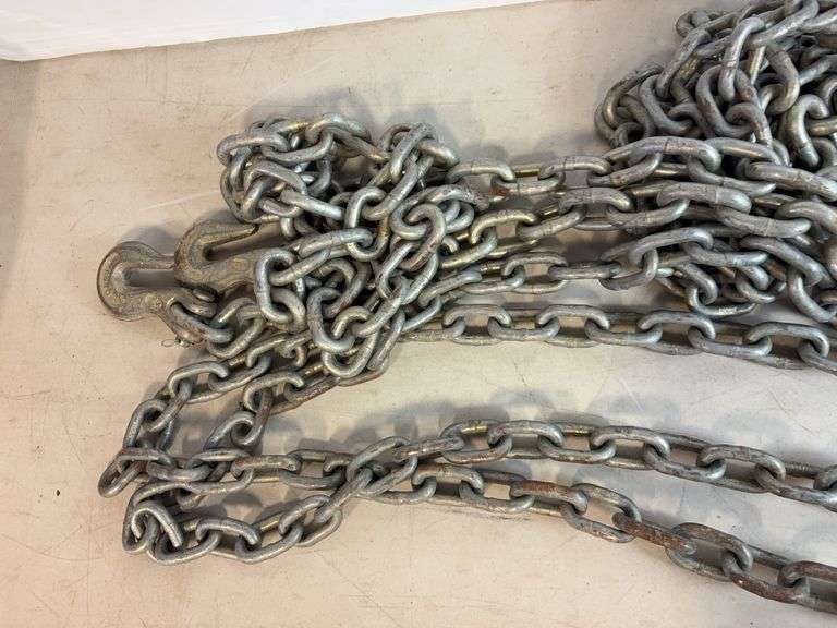 (2) heavy duty 20' chains with hooks and rope