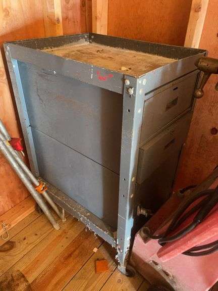 Unmarked Rolling toolbox