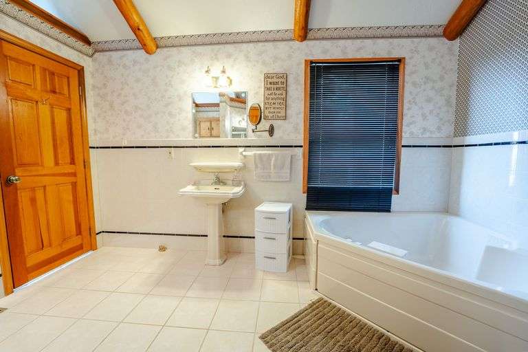 Lodge on 12 Acres with a Million Dollar View, Sold $533,500