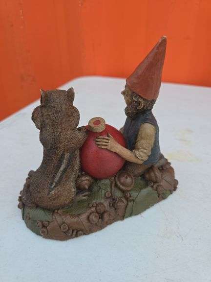 1994 TOM CLARK TIM WOLFE AND SQUIRREL FIGURINE