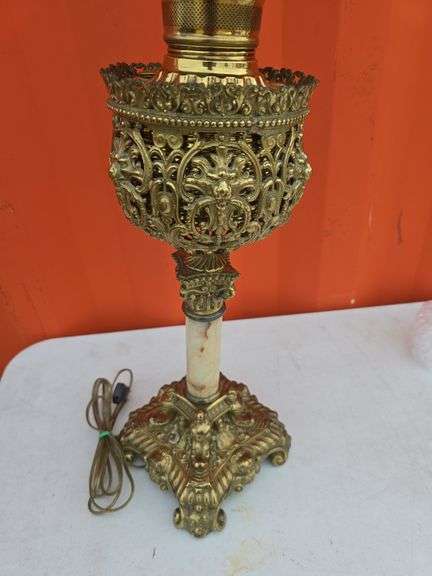 NICE ANTIQUE PARLOR LAMP WITH HAND PAINTED GLOBE