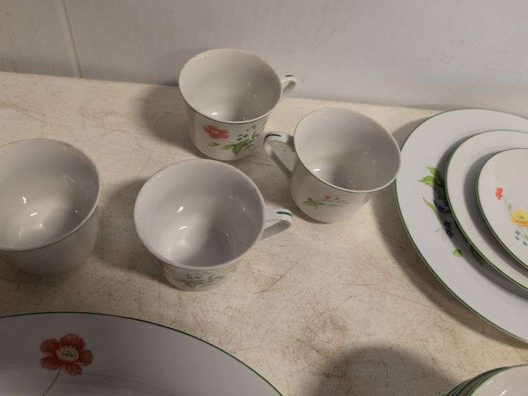 Matching flower dish set - see photos