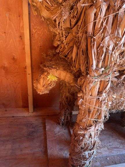 (3) Corn fodder decorative horses & decorative lattices