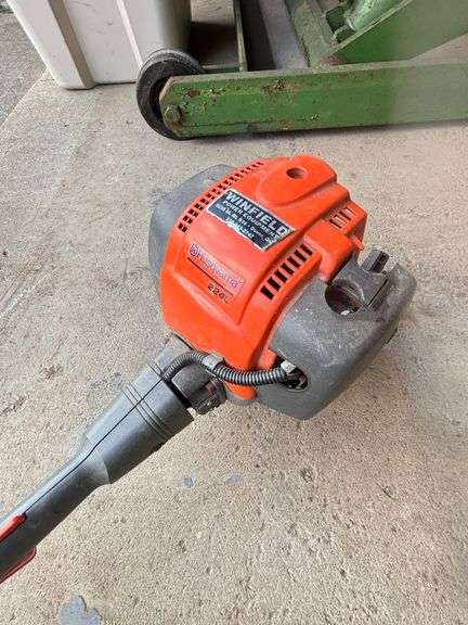 Husqvarna 224L Gas Trimmer w/Steel Blade