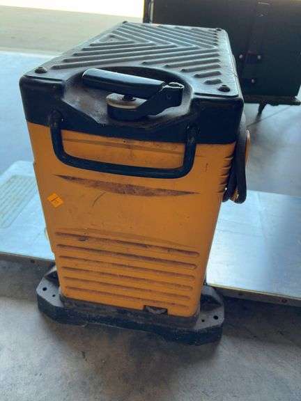 DeWalt 12.5" thickness planer - as is