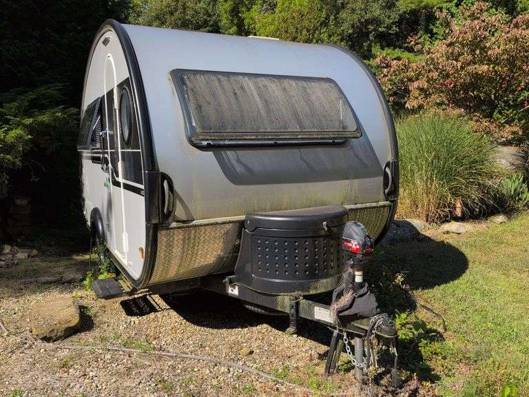 2018 NuCamp Tab 400 pull-behind camper