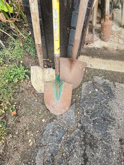 3 Shovels