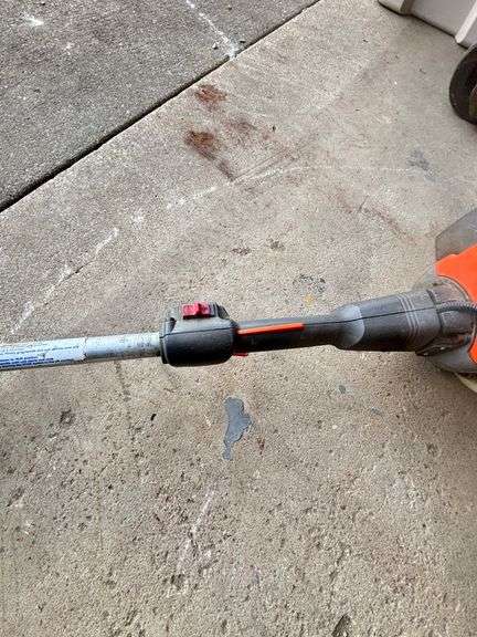 Husqvarna 224L Gas Trimmer w/Steel Blade