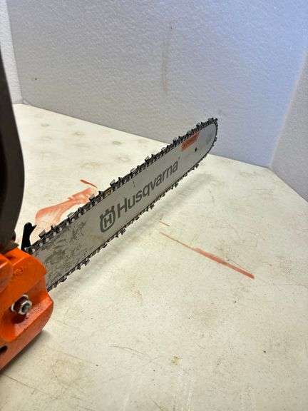 Husqvarna 435 Chainsaw ,X-Torq , (clean)w/Case