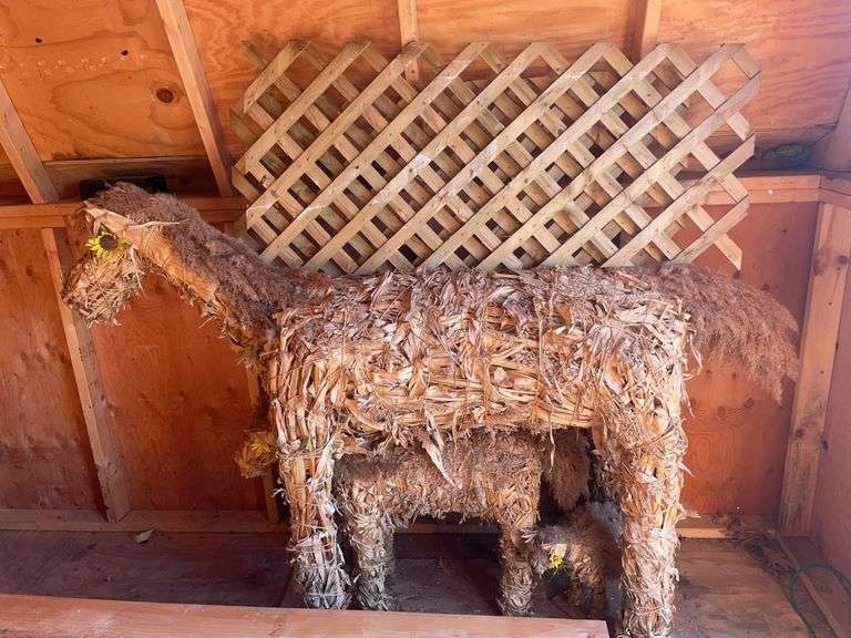 (3) Corn fodder decorative horses & decorative lattices