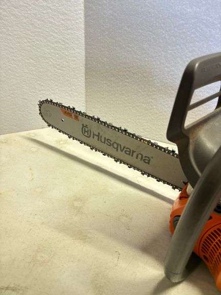 Husqvarna 435 Chainsaw ,X-Torq , (clean)w/Case