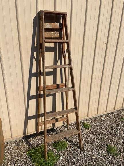 6 ft. Wooden stepladder