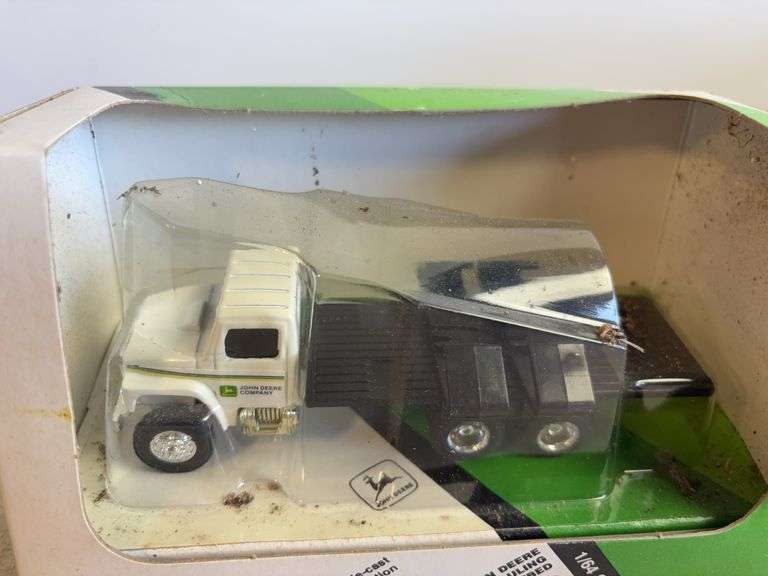 John Deere model milk tanker & John Deere model implement hauling flatbed - 1/64 scale, dirty
