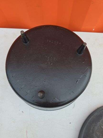 LODGE #14 CAST IRON POT WITH LID