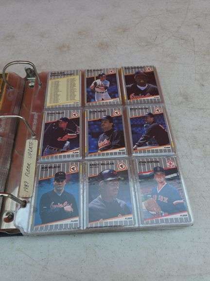 BINDER WITH BASEBALL CARDS