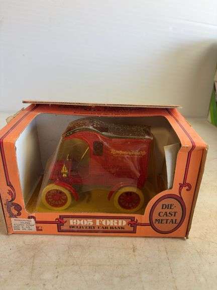 John Deere model truck bank and Ford 1905 model delivery car bank - 1/25 scale, dirty