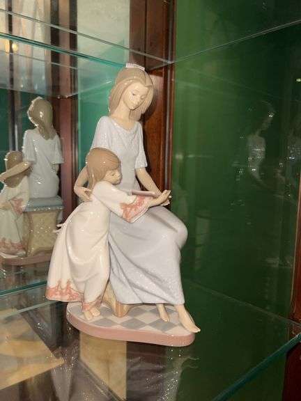 Lladro Bedtime Story Porcelain Figurine 01005457