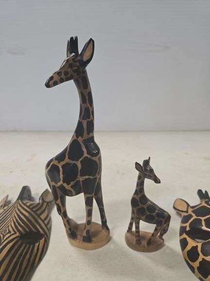 LOT OF WOODEN GIRAFFE AND ZEBRA FIGURINES