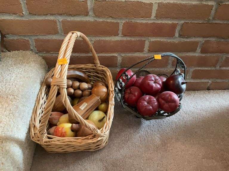 2 Centerpiece Decorations