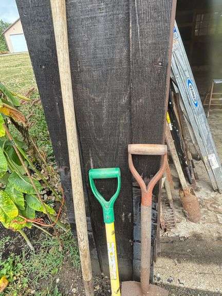 3 Shovels