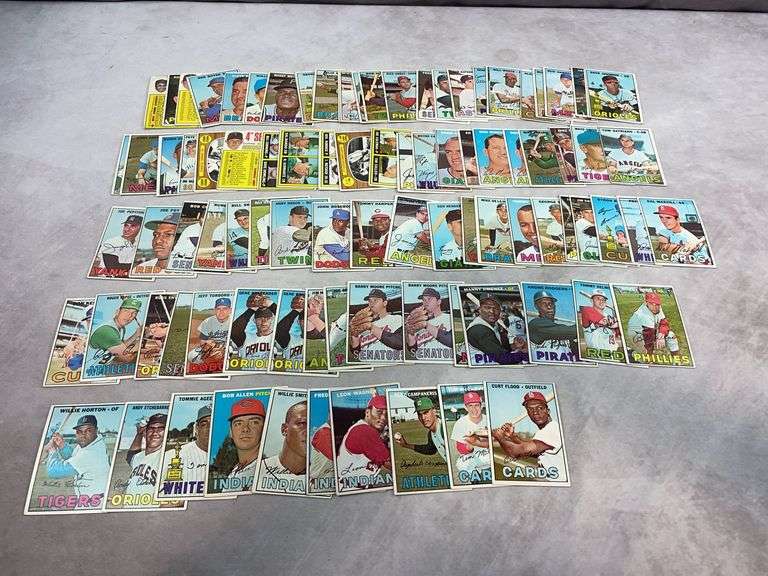 (90) 1967 Topps Baseball Cards - Mostly Commons