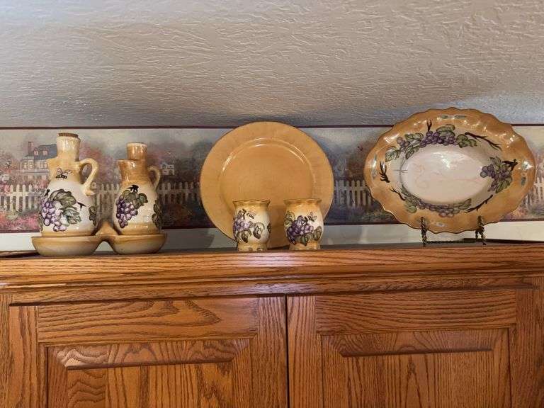 Set of plates and vases