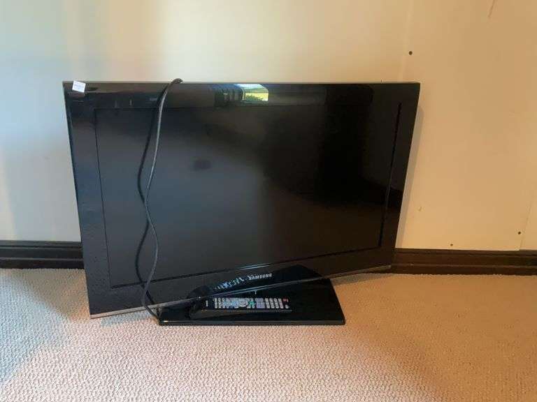 Samsung 32” Flatscreen Television