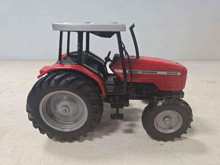 SCALE MODELS MASSEY FERGUSON 4243 1/16 SCALE TOY TRACTOR