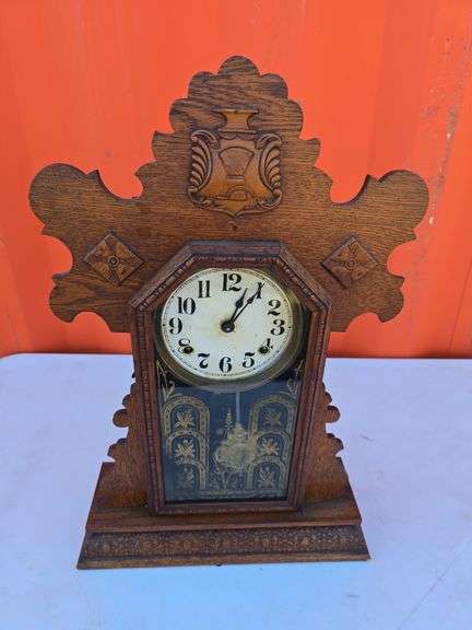 GILBERT MANTLE CLOCK RUNS, NEEDS ADJUSTED