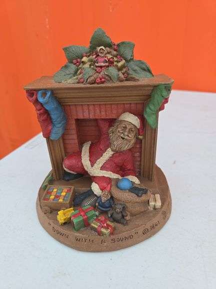 TOM CLARK DOWN WITH A BOUND FIGURINE
