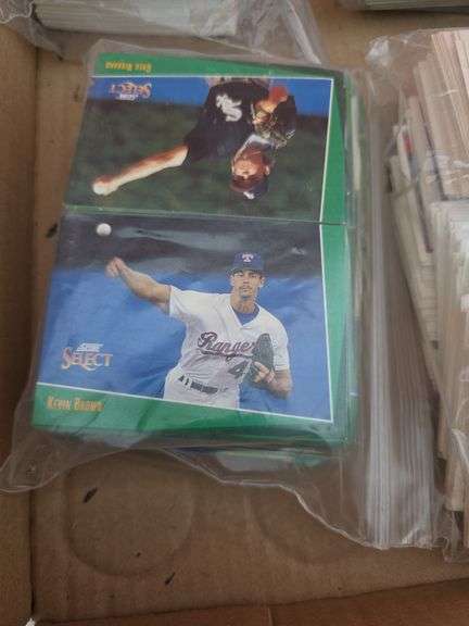 LOT OF BASEBALL CARDS