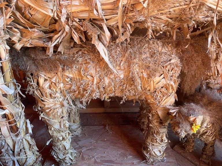 (3) Corn fodder decorative horses & decorative lattices