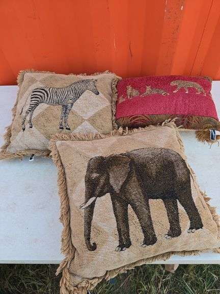 LOT OF ANIMAL PILLOWS